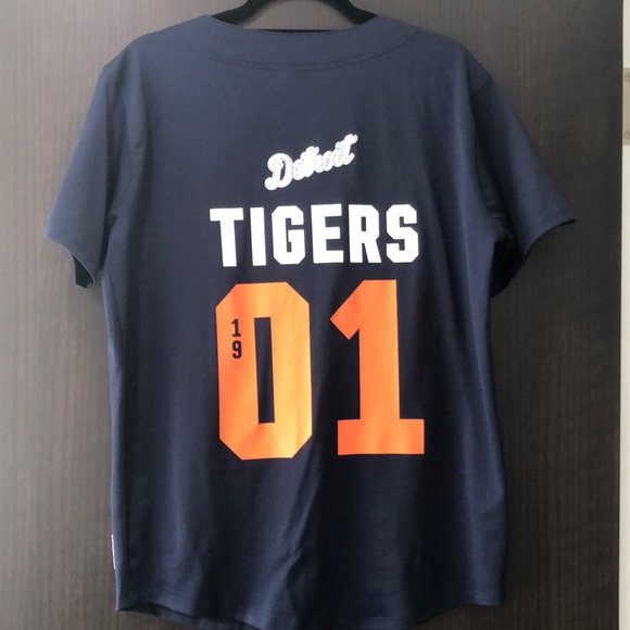 Victoria’s Secret PINK Detroit Tigers Top - Picture 3 of 6